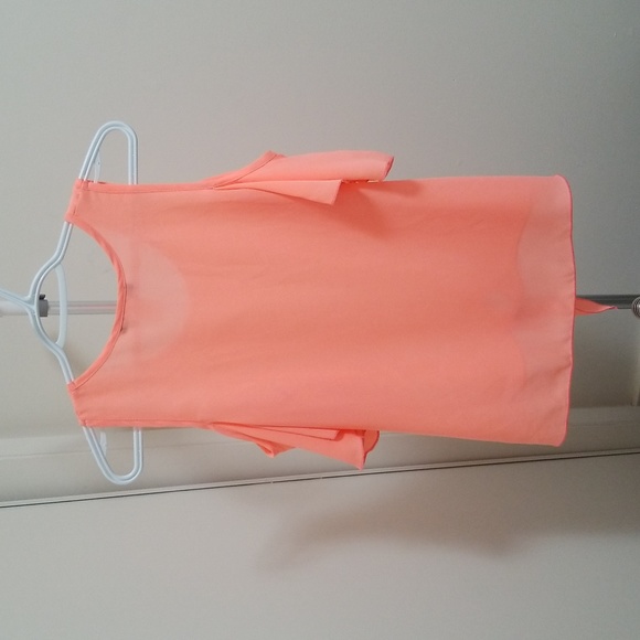 A see through summer top - Picture 2 of 3